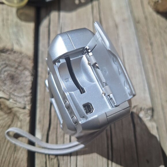 Kodak Easy Share Camera CX7300 3.2 MP Digital Silver For Parts No Card Vintage - Picture 8 of 9